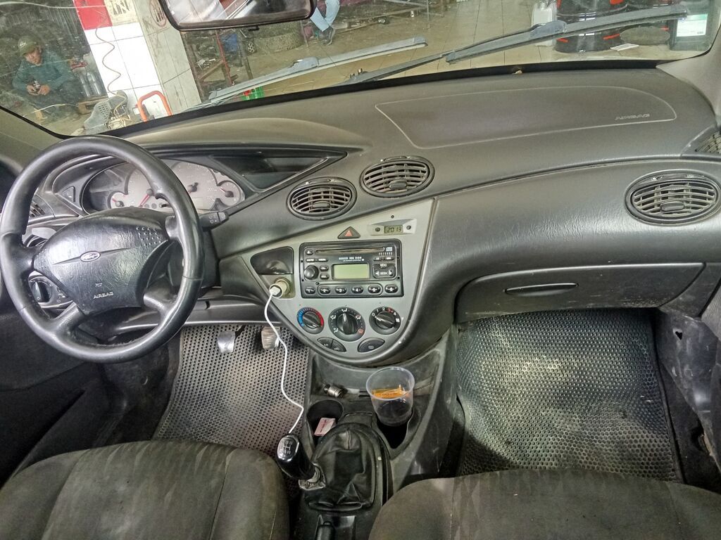 Ford Focus: 2002 г., 1.6 л, Механика, Бензин, Хэтчбэк: фото 2