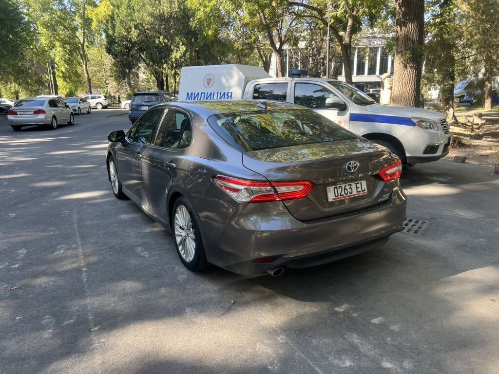 Toyota Camry: 2019 г., 2.5 л, Вариатор, Гибрид, Седан: фото 1