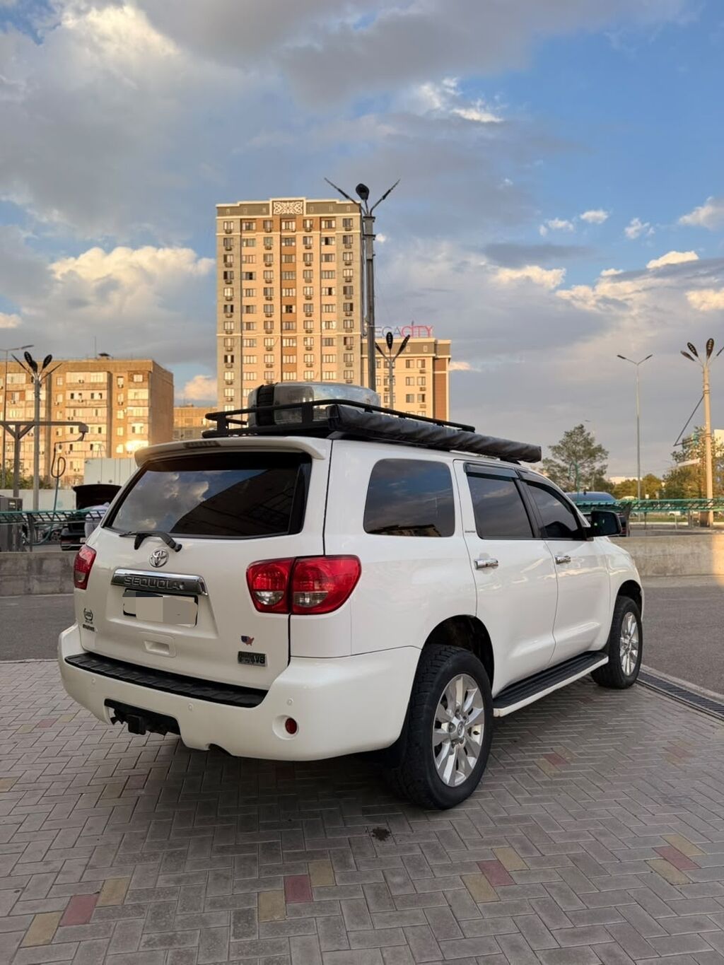 Toyota Sequoia: 2008 г., 5.7 л, Автомат, Газ, Внедорожник: фото 4