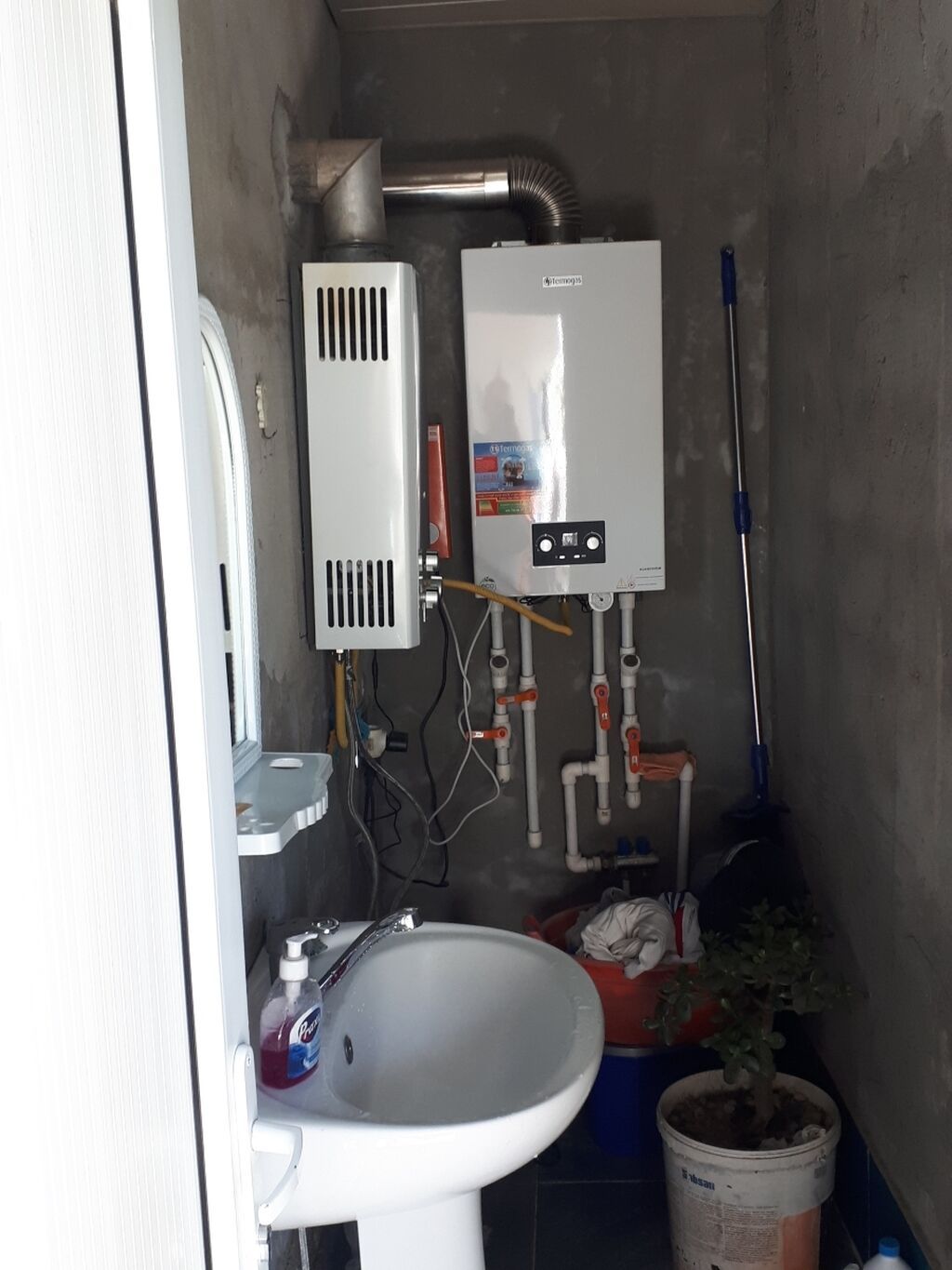 Binəqədi qəs. 9 otaq, 800 kv. m, Yeni təmirli