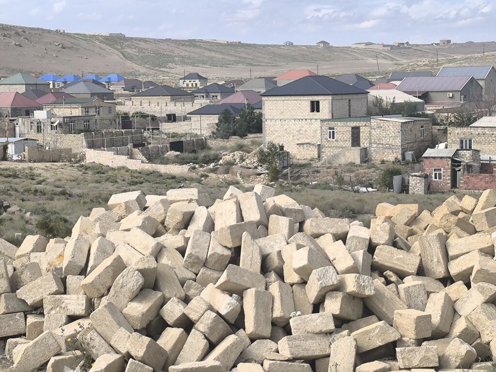 1 sot, Tikinti, Bələdiyyə