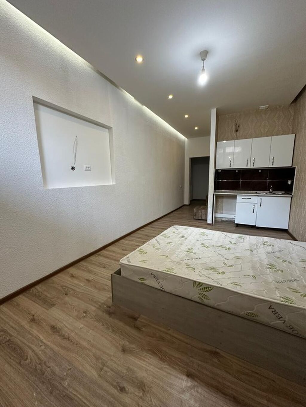 950$ за кв/м Комната-студия с ремонтом - Просторное прямоугольное: фото 6