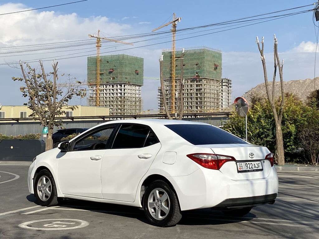 Toyota Corolla: 2014 г., 1.8 л, Автомат, Бензин, Седан: фото 2