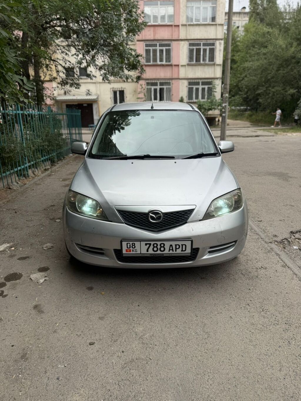 Mazda Demio: 2003 г., 1.3 л, Автомат, Бензин, Хэтчбэк: фото 2