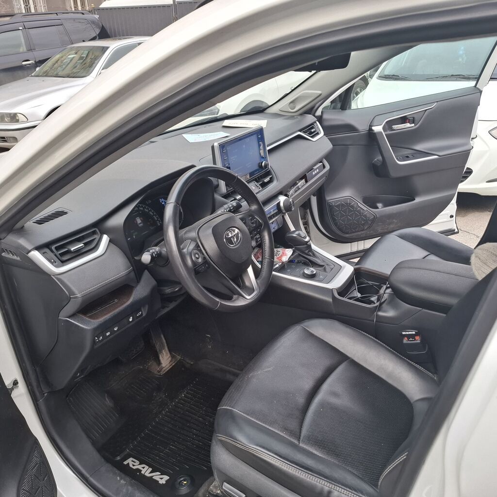 Toyota RAV4: 2019 г., Гибрид, Кроссовер: фото 4