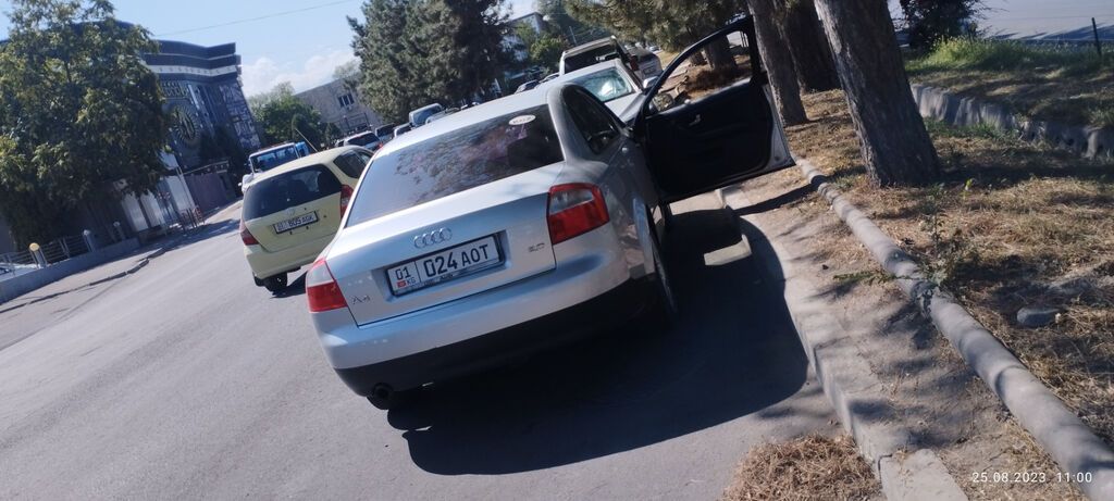 Audi A4: 2001 г., 2 л, Вариатор, Газ, Седан: фото 5