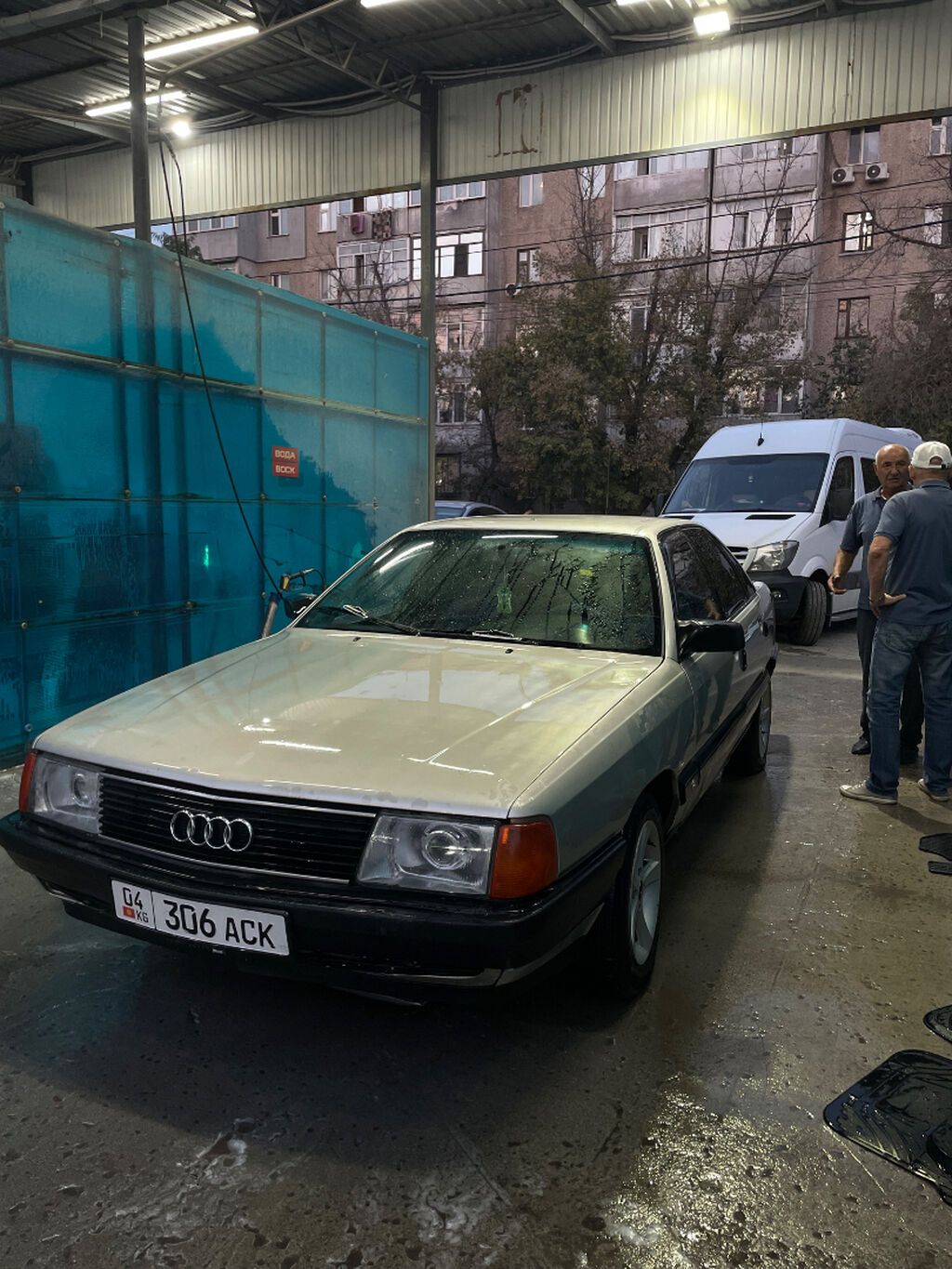 Audi 100: 1989 г., 2.3 л, Механика, Бензин: фото 4