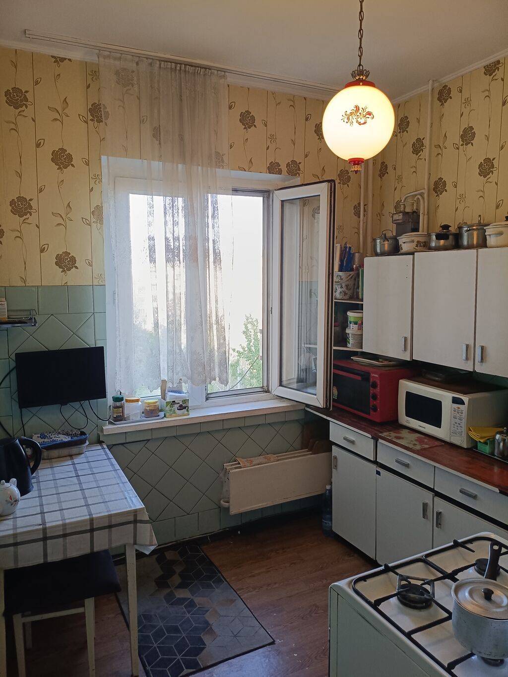 3 комнаты, 78 м², Золотой квадрат 106 серия, 8 этаж, Старый ремонт: фото 1