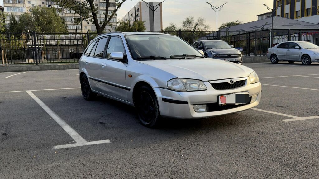 Mazda 323: 1999 г., 1.6 л, Механика, Бензин, Универсал: фото 3