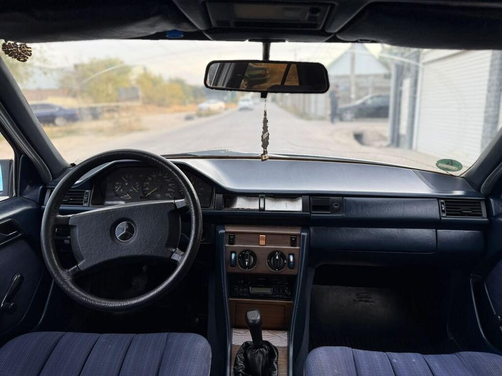 Mercedes-Benz W124: 1988 г., 2 л, Автомат, Бензин, Седан: фото 5
