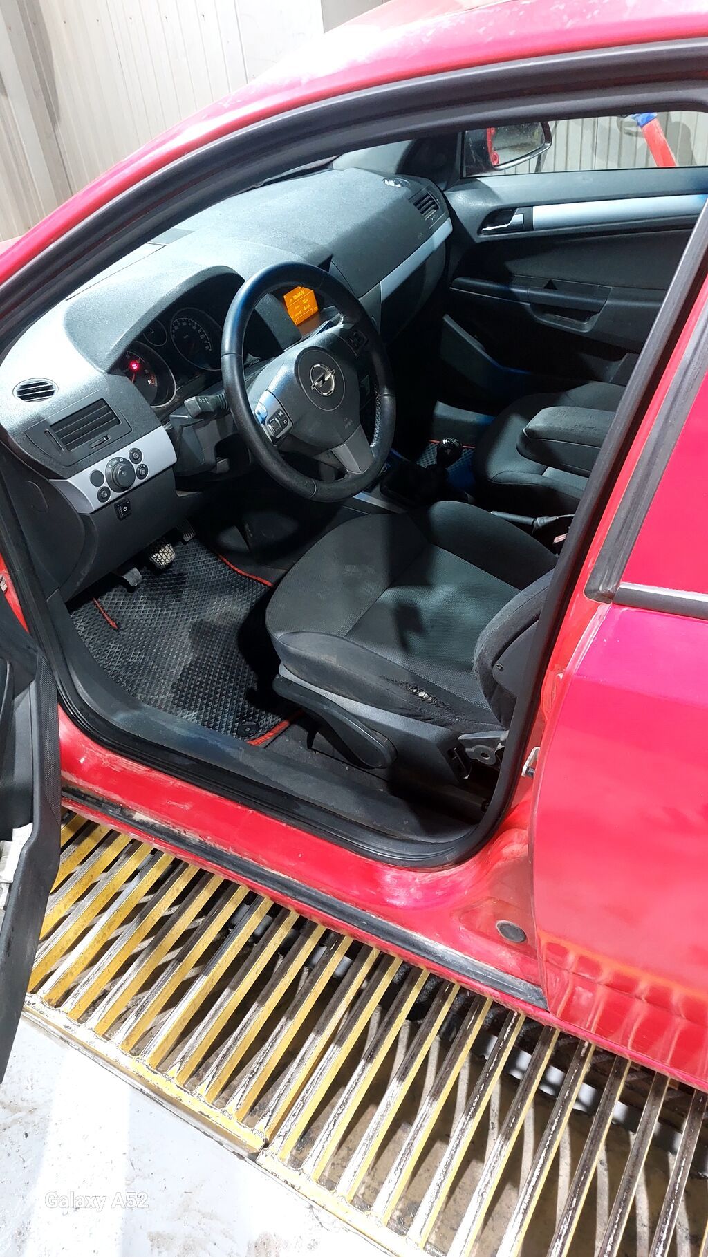 Opel Astra: 2006 г., Механика, Бензин, Хэтчбэк: фото 7