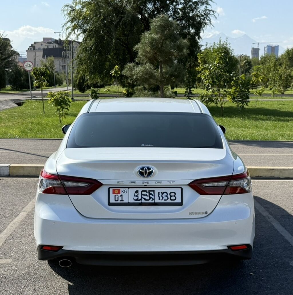 Toyota Camry: 2022 г., 2.5 л, Автомат, Гибрид, Седан: фото 3