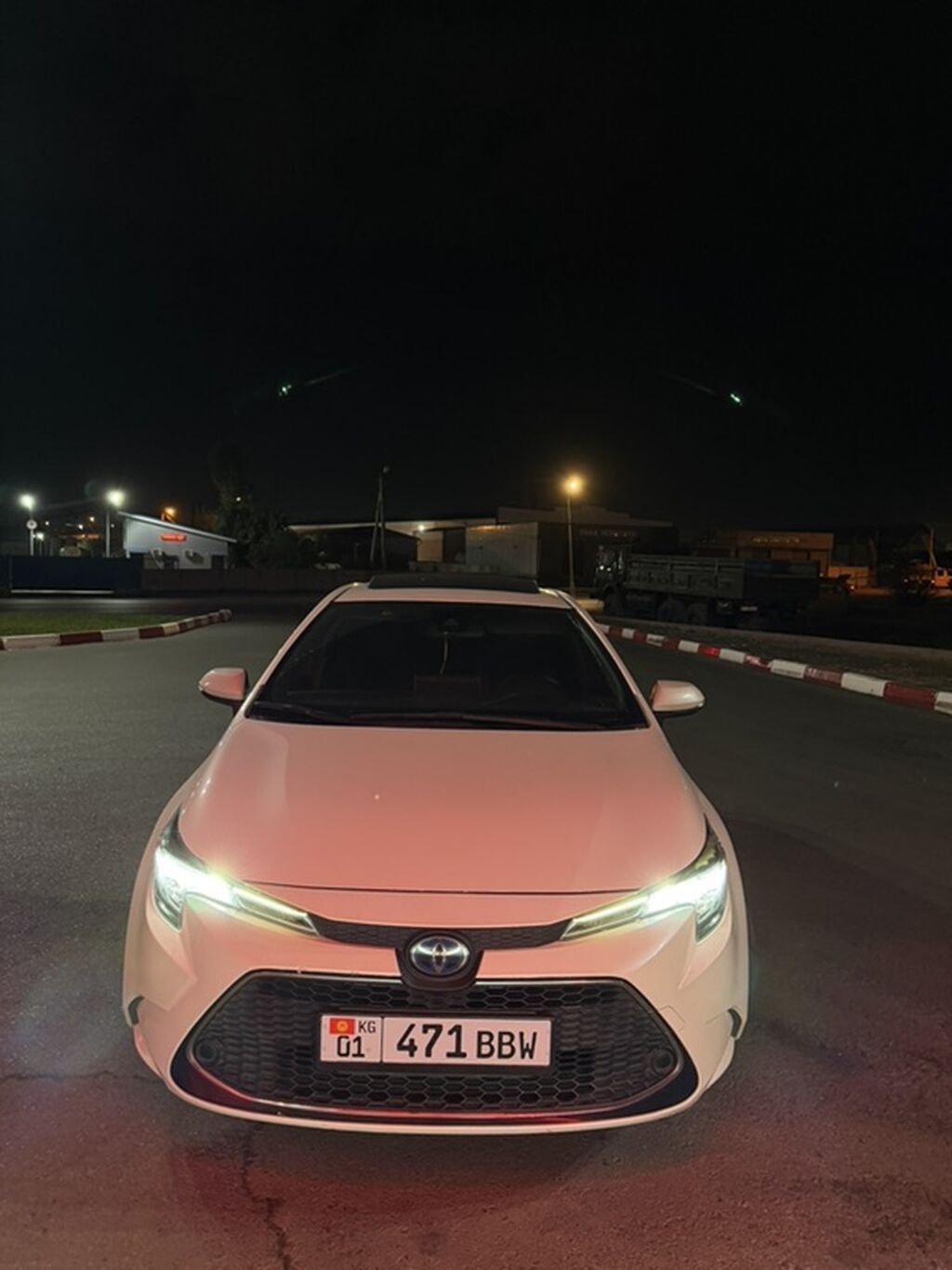 Toyota Levin: 2019 г., Автомат, Гибрид, Седан: фото 3