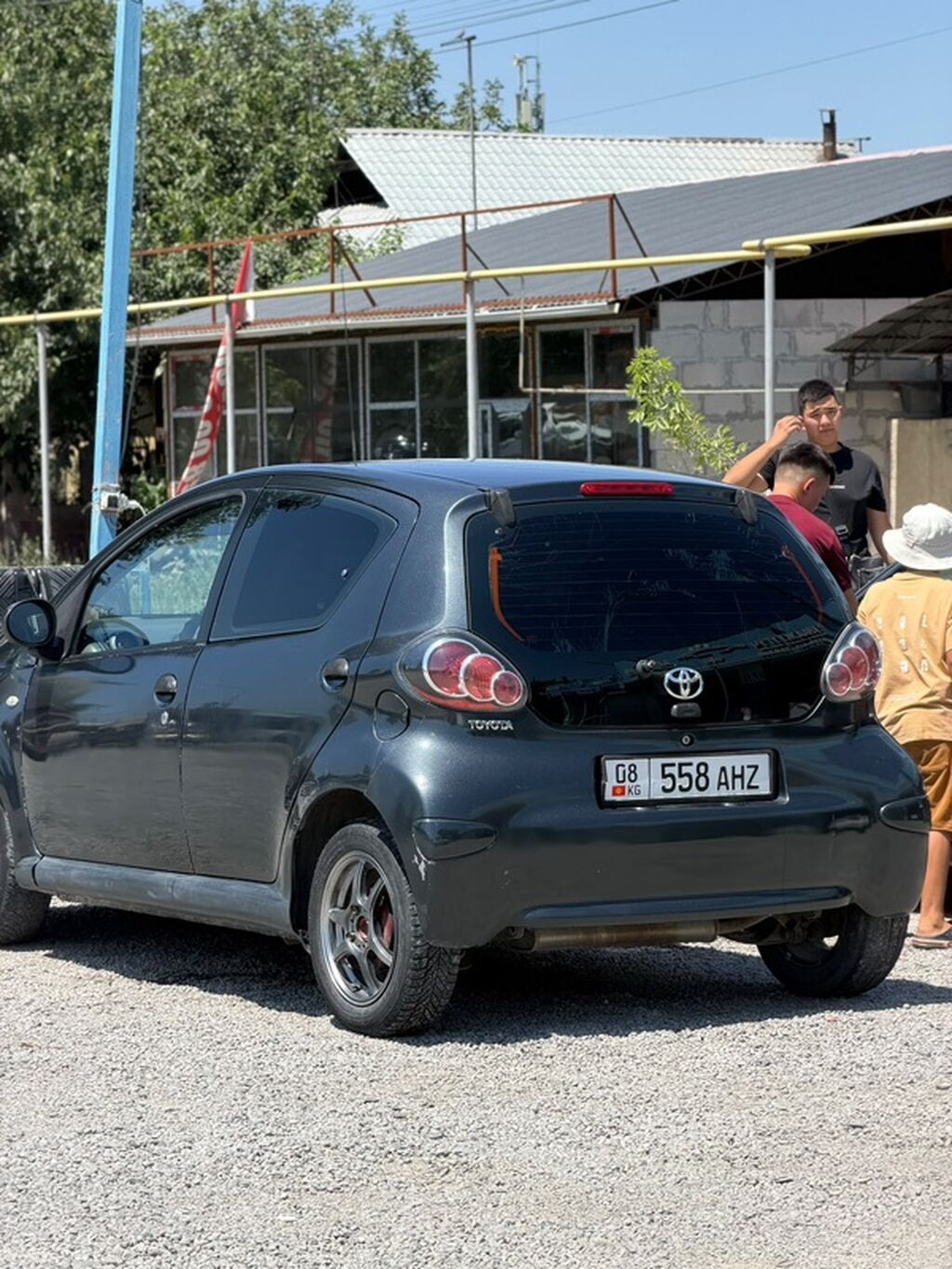Toyota Vitz: 2010 г., 1 л, Механика, Бензин, Хэтчбэк: фото 2