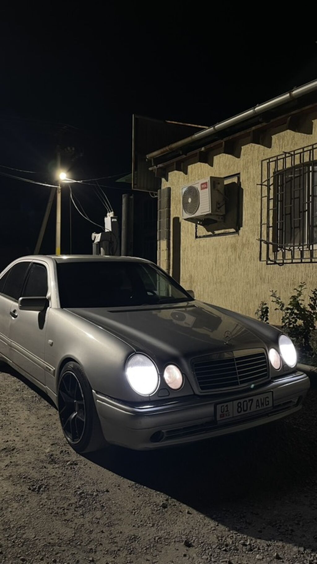 Mercedes-Benz E-Class: 1997 г., 4.2 л, Автомат, Газ, Седан: фото 3