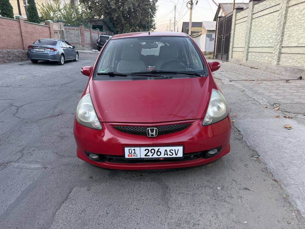 Honda Fit: 2005 г., 1.4 л, Автомат, Газ, Хэтчбэк: фото 3