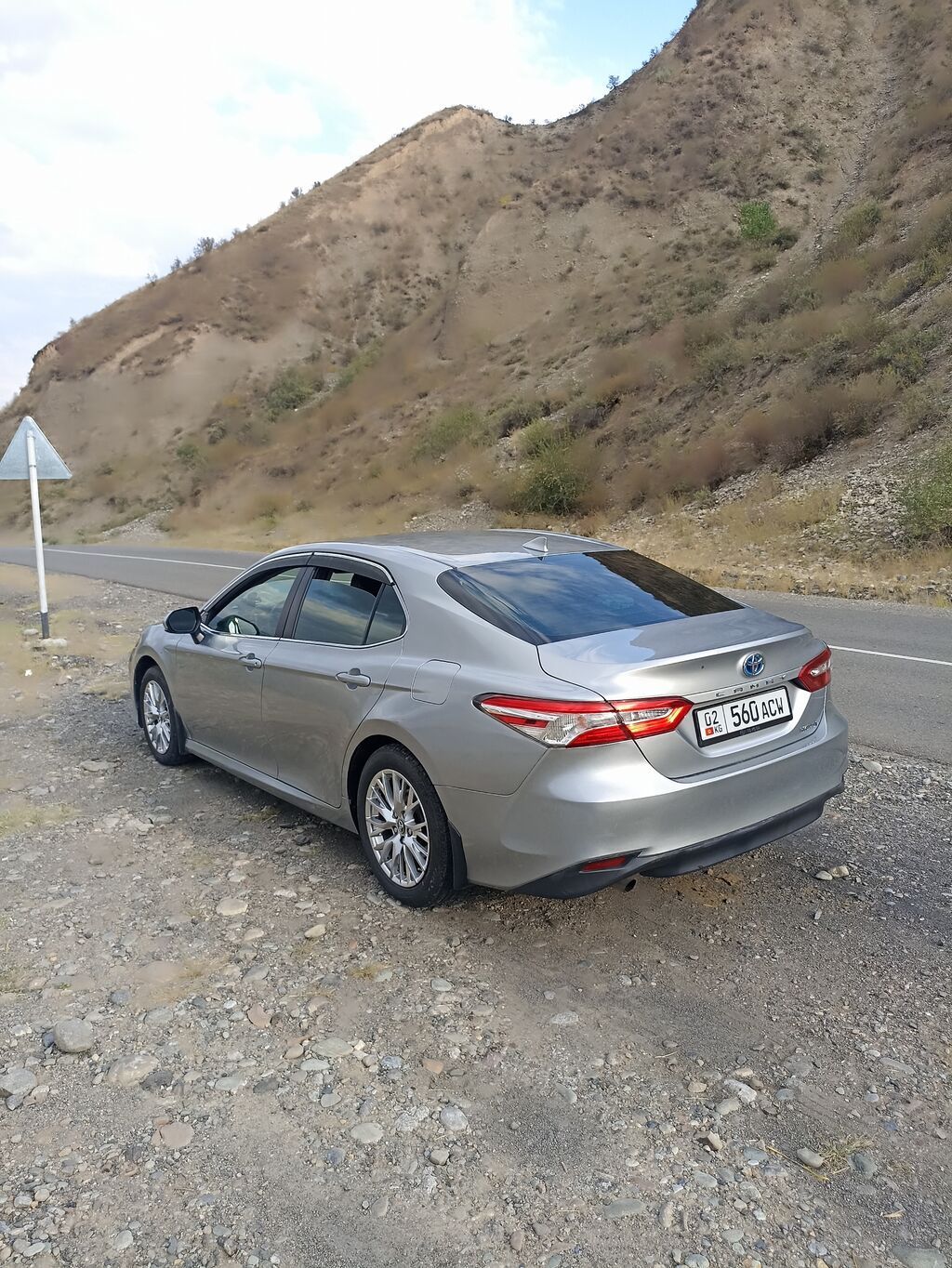 Toyota Camry: 2020 г., 2.5 л, Автомат, Гибрид, Седан: фото 4