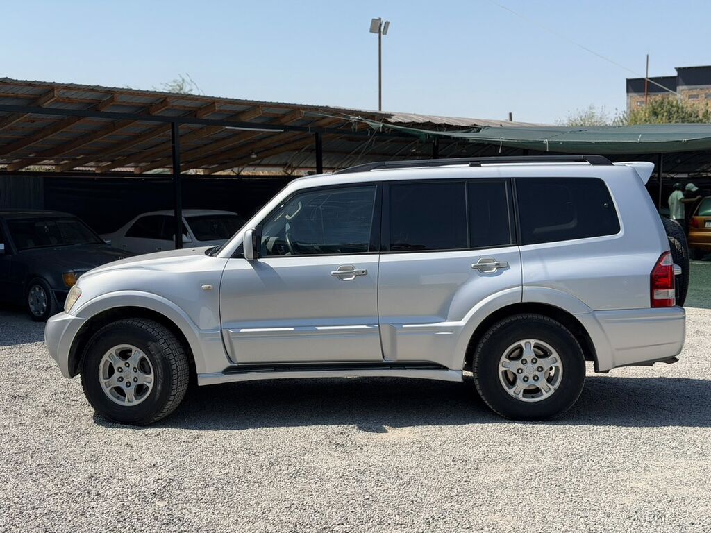 Mitsubishi Pajero: 2003 г., 3.7 л, Автомат, Бензин, Внедорожник: фото 3