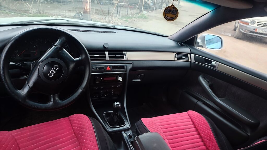 Audi A6: 2000 г., 2.4 л, Механика, Бензин, Седан — фото 6