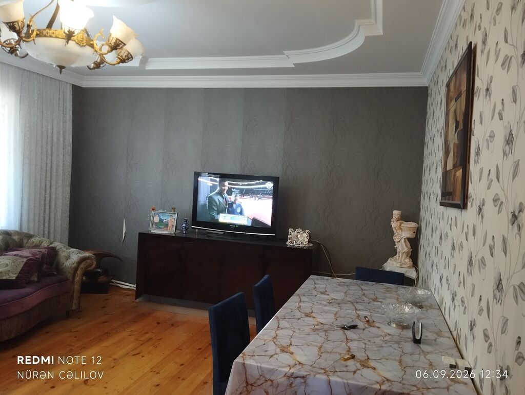 Hovlu həyət evi - Geniş, işıqlı salon: yelçəkən plan, dekorativ