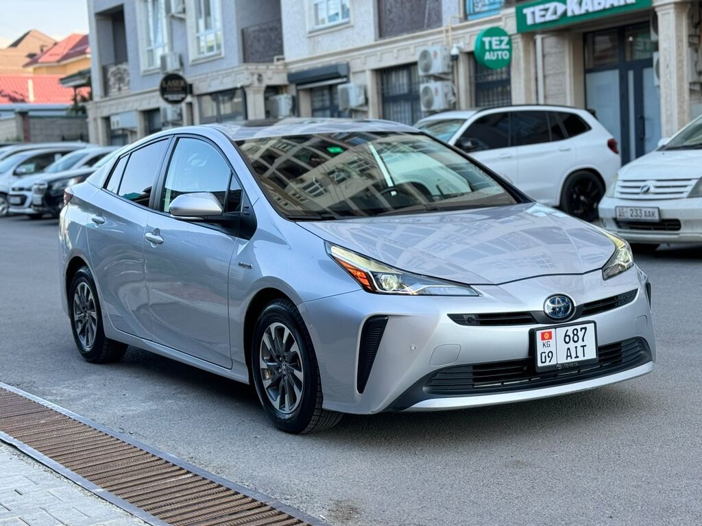 Toyota Prius: 2021 г., 1.8 л, Робот, Гибрид, Лифтбек: фото 2