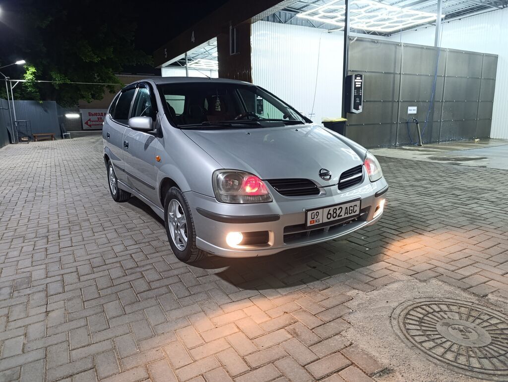 Nissan Almera Tino: 2005 г., 1.8 л, Механика, Бензин, Хэтчбэк: фото 3