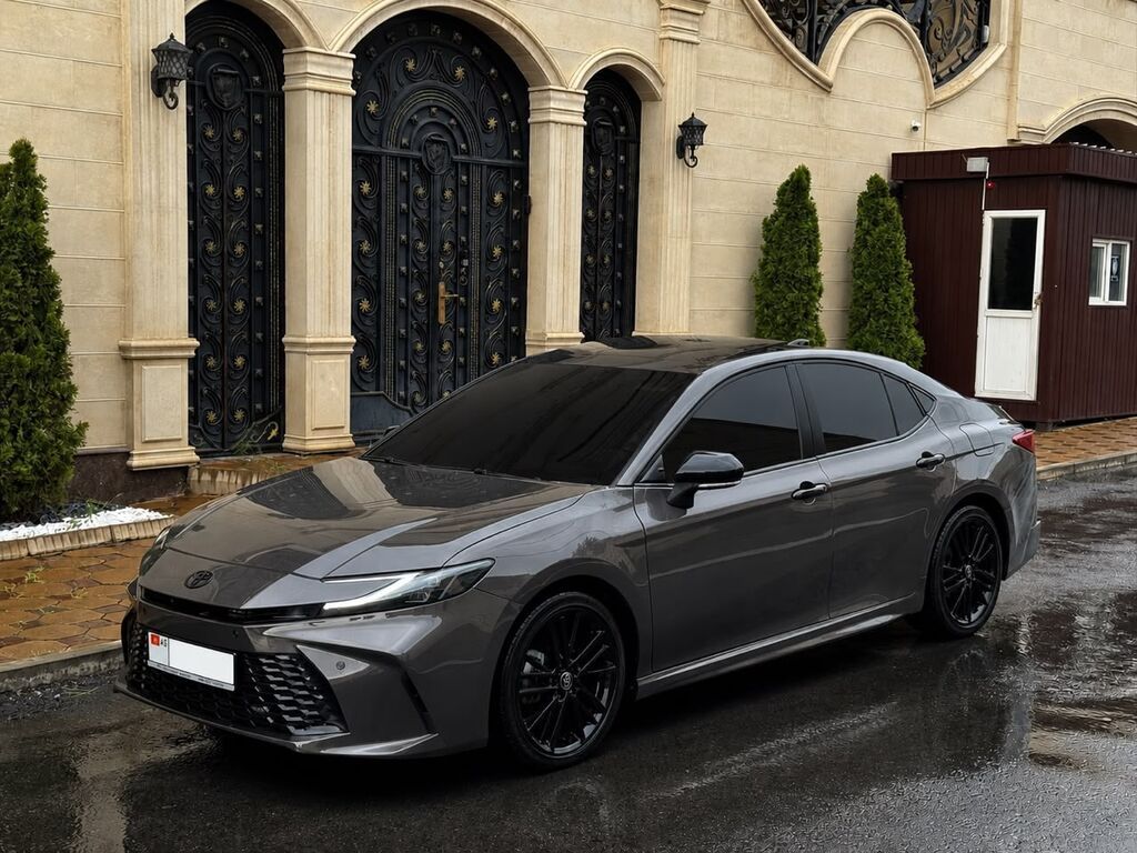 Toyota Camry: 2025 г., 2.5 л, Вариатор, Гибрид, Седан: фото 1