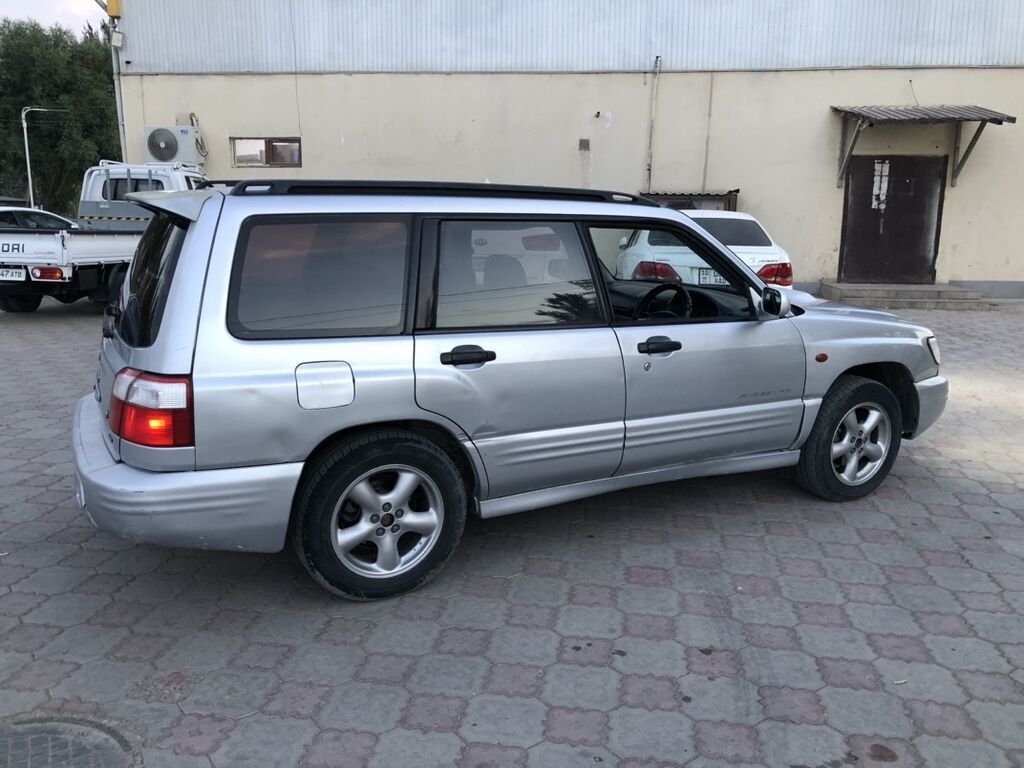 Subaru Forester: 2001 г., 2 л, Автомат, Газ, Кроссовер: фото 3