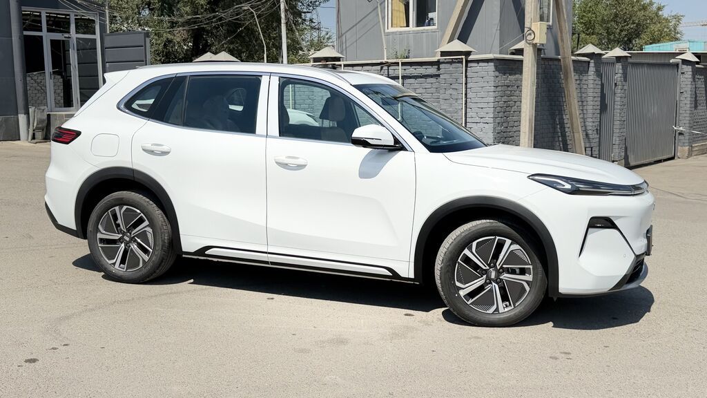 Geely Galaxy Starship 7: 2025 г., 1.5 л, Автомат, Гибрид, Кроссовер: фото 2