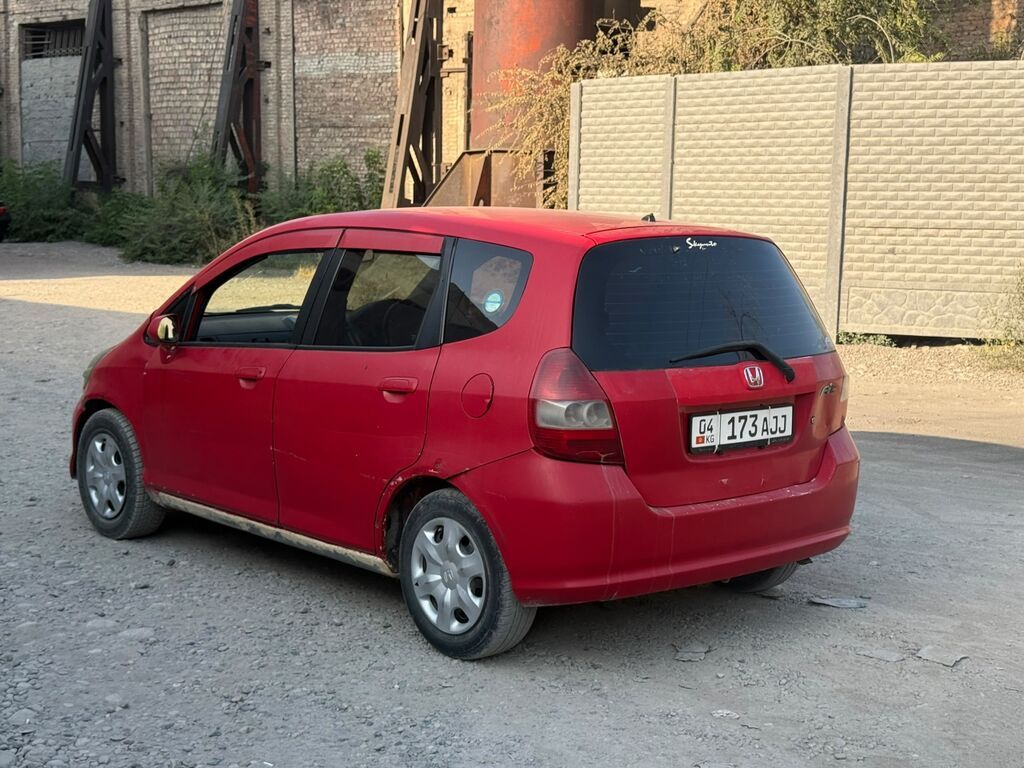 Honda Fit: 2002 г., 1.3 л, Автомат, Хэтчбэк: фото 3