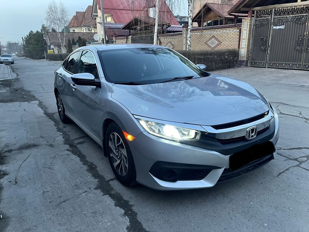 Honda Civic: 2018 г., 2 л, Вариатор, Бензин, Седан: фото 3