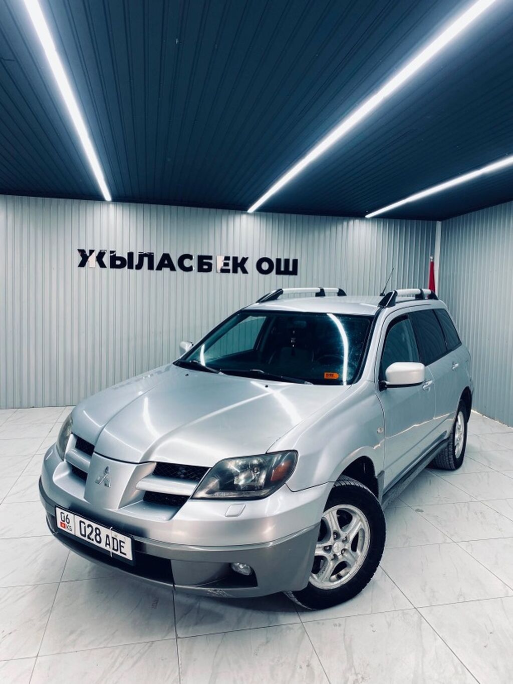 Mitsubishi Outlander: 2003 г., 2 л, Механика, Бензин, Кроссовер: фото 1