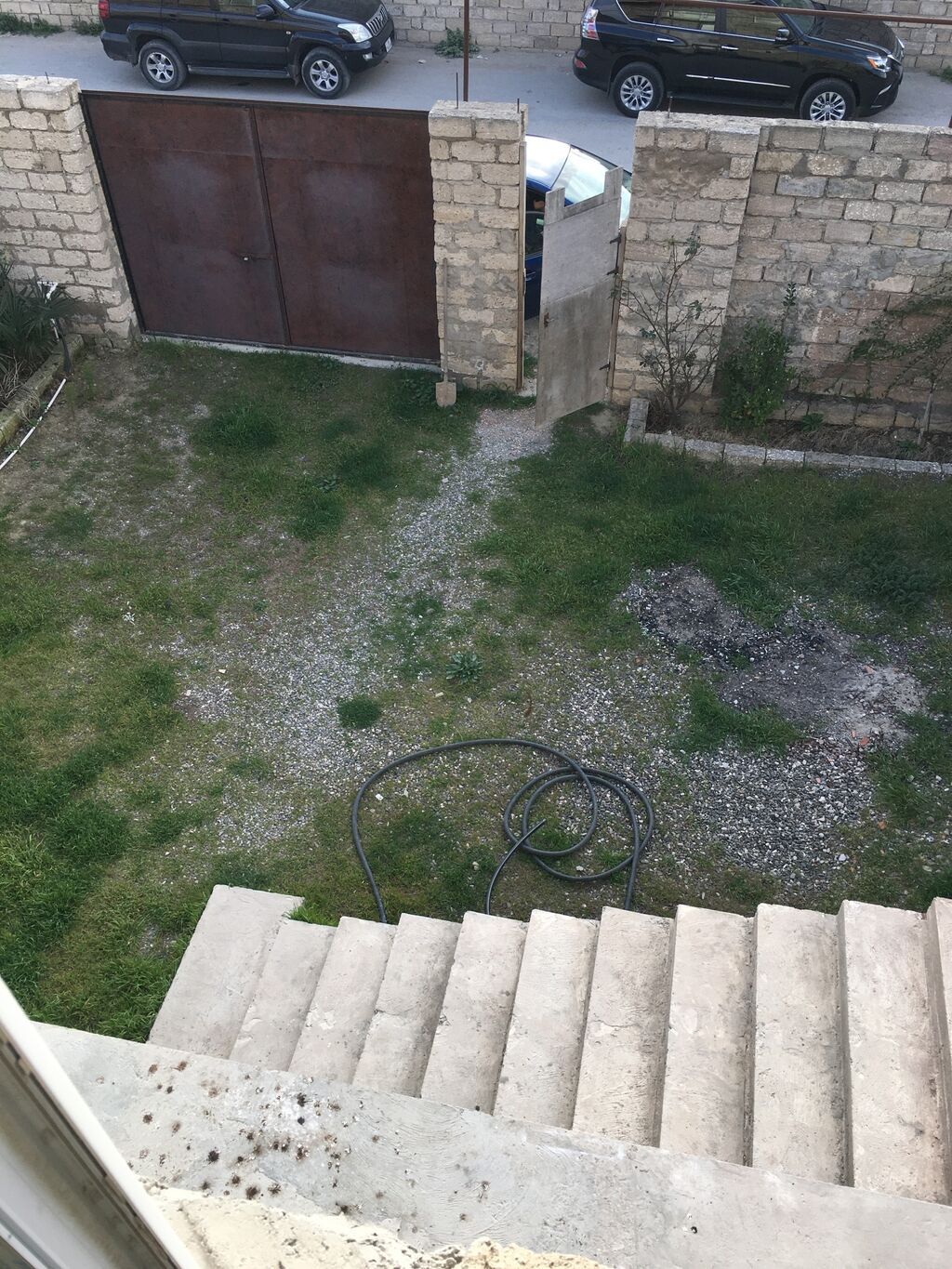 Binə 6 otaqlı, 370 kv. m, Təmirsiz