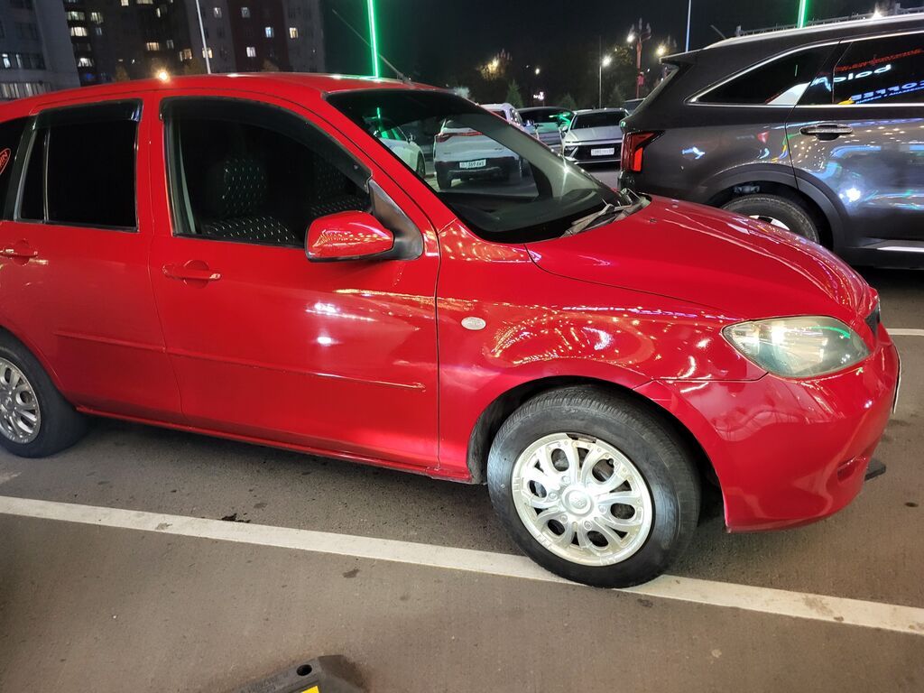 Mazda Demio: 2004 г., 1.5 л, Автомат, Газ, Хэтчбэк: фото 2