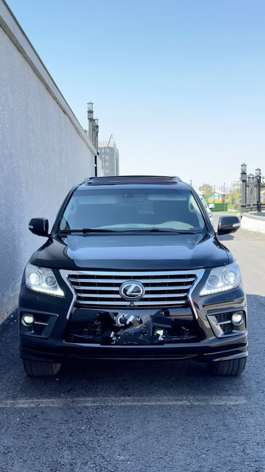 Lexus LX: 2011 г., 5.7 л, Внедорожник: фото 1