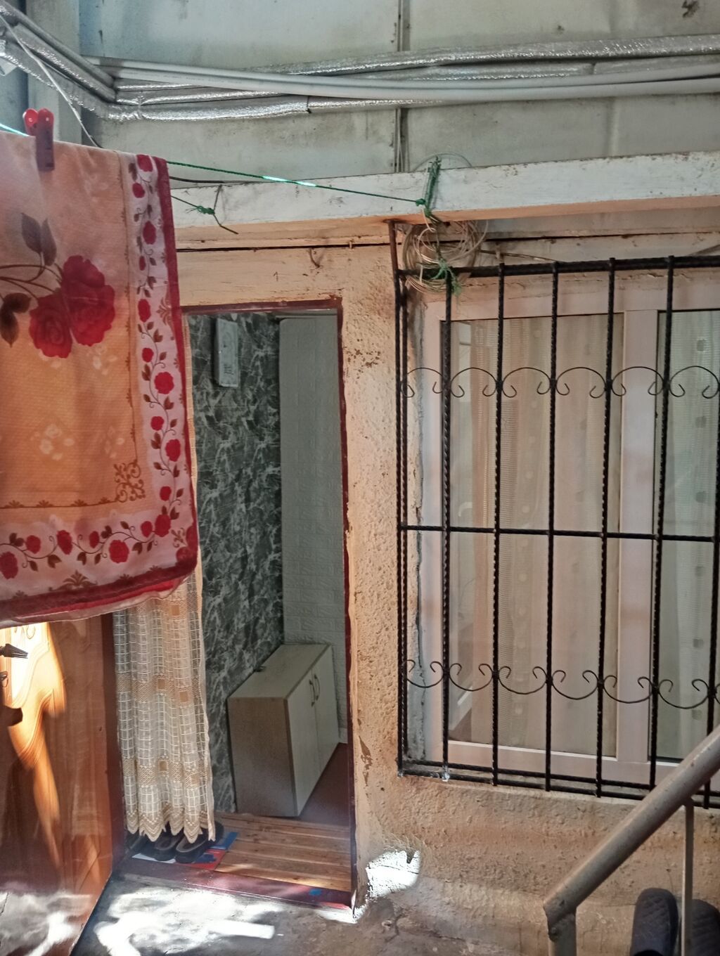 1 otaqlı34 kvm ümumi həyət evi satılir - Ayrı giriş: dəmir qapı