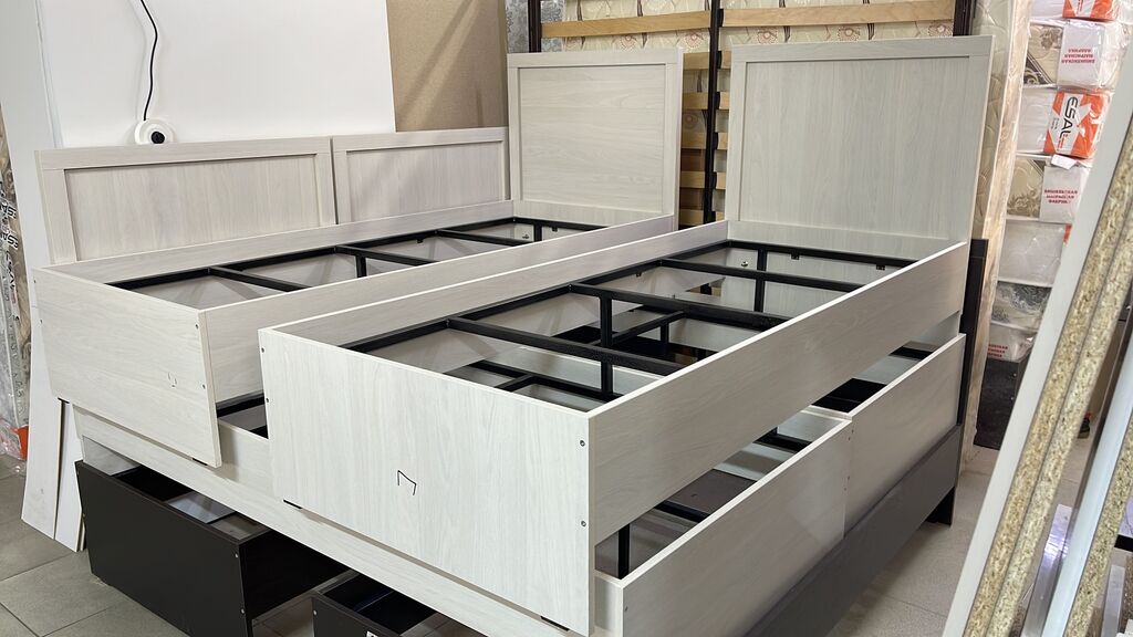 Односпальная кровать 190*90см с фабричным матрасом: 10500 KGS Кровати ...