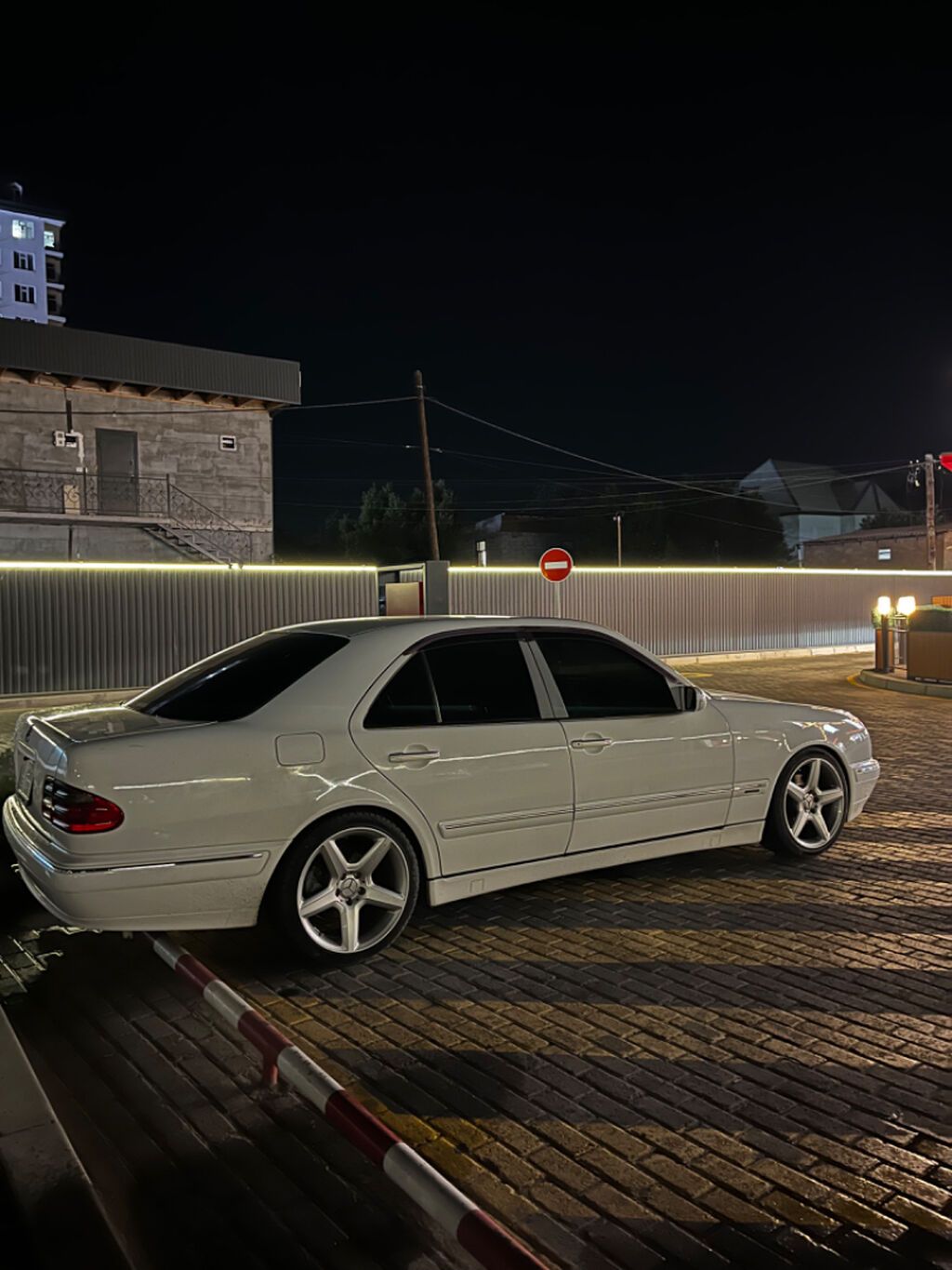 Mercedes-Benz E-Class: 2001 г., 4.3 л, Автомат, Бензин, Седан: фото 2