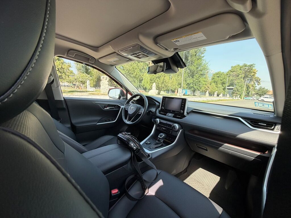 Toyota RAV4: 2020 г., Гибрид, Кроссовер: фото 6