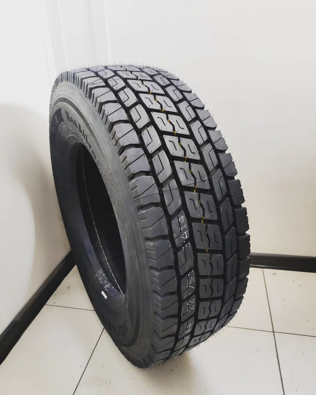 Шина AEOLUS 285/70R19,5 AllroadD на грузовой: фото 1