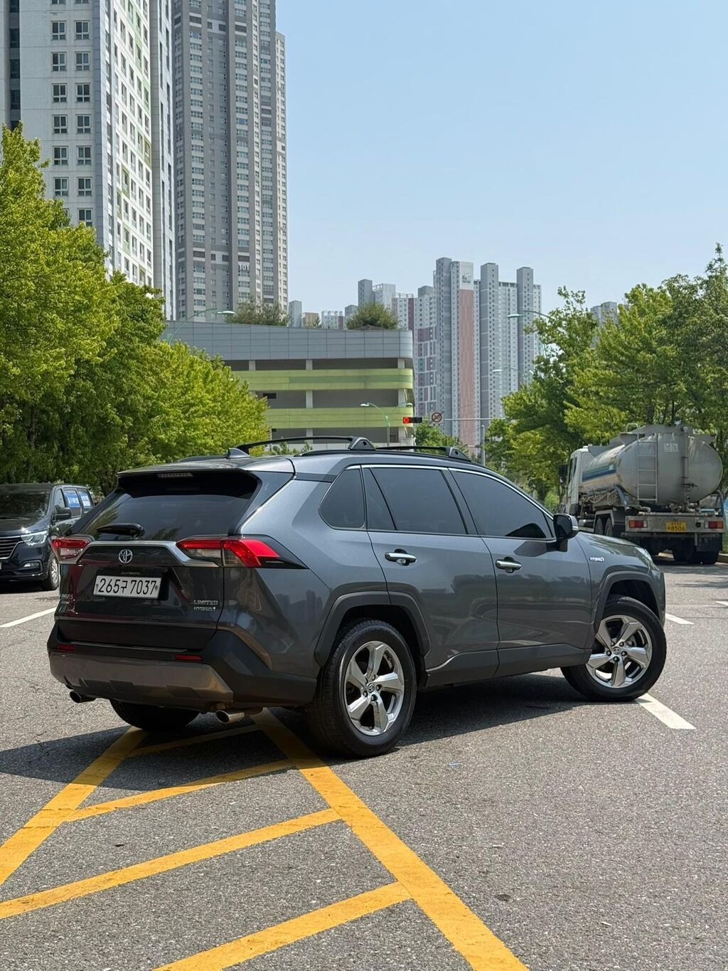 Toyota RAV4: 2021 г., 2.5 л, Автомат, Гибрид, Кроссовер — фото 4