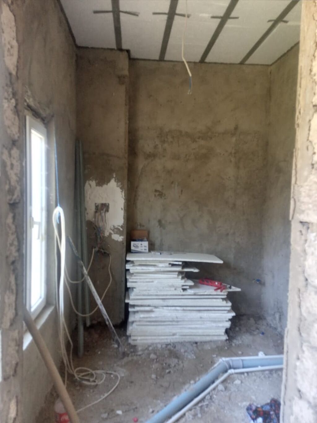 2 otaqlı, 70 kv. m, Təmirsiz