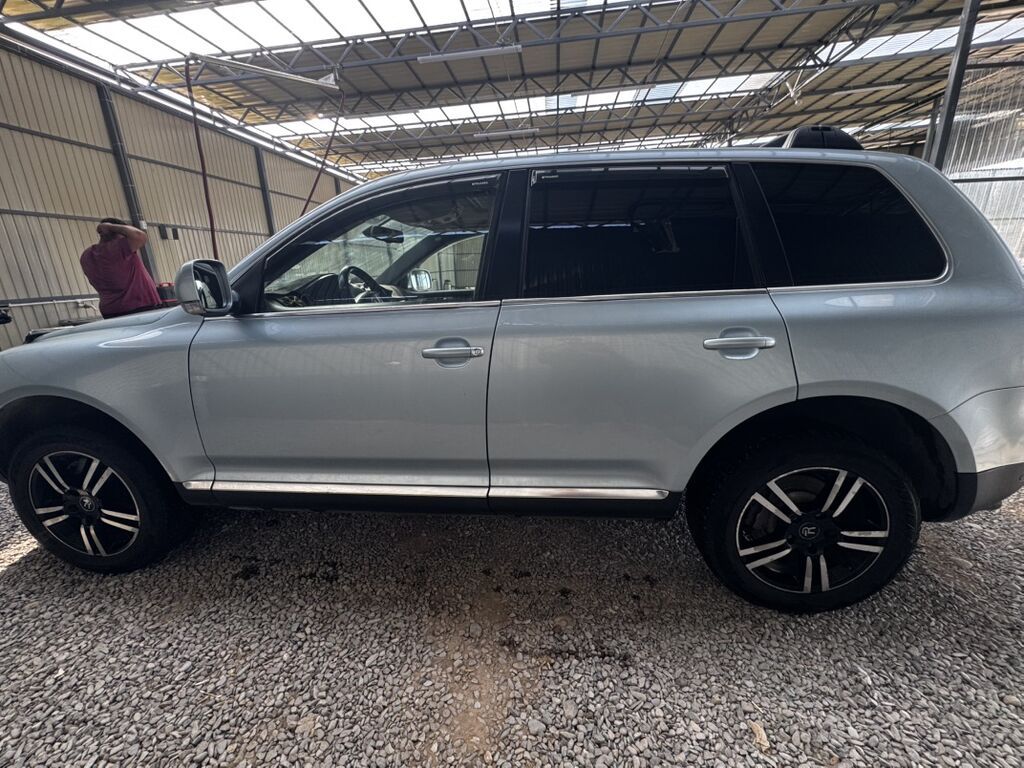 Volkswagen Touareg: 2005 г., 3.2 л, Автомат, Газ, Кроссовер: фото 2