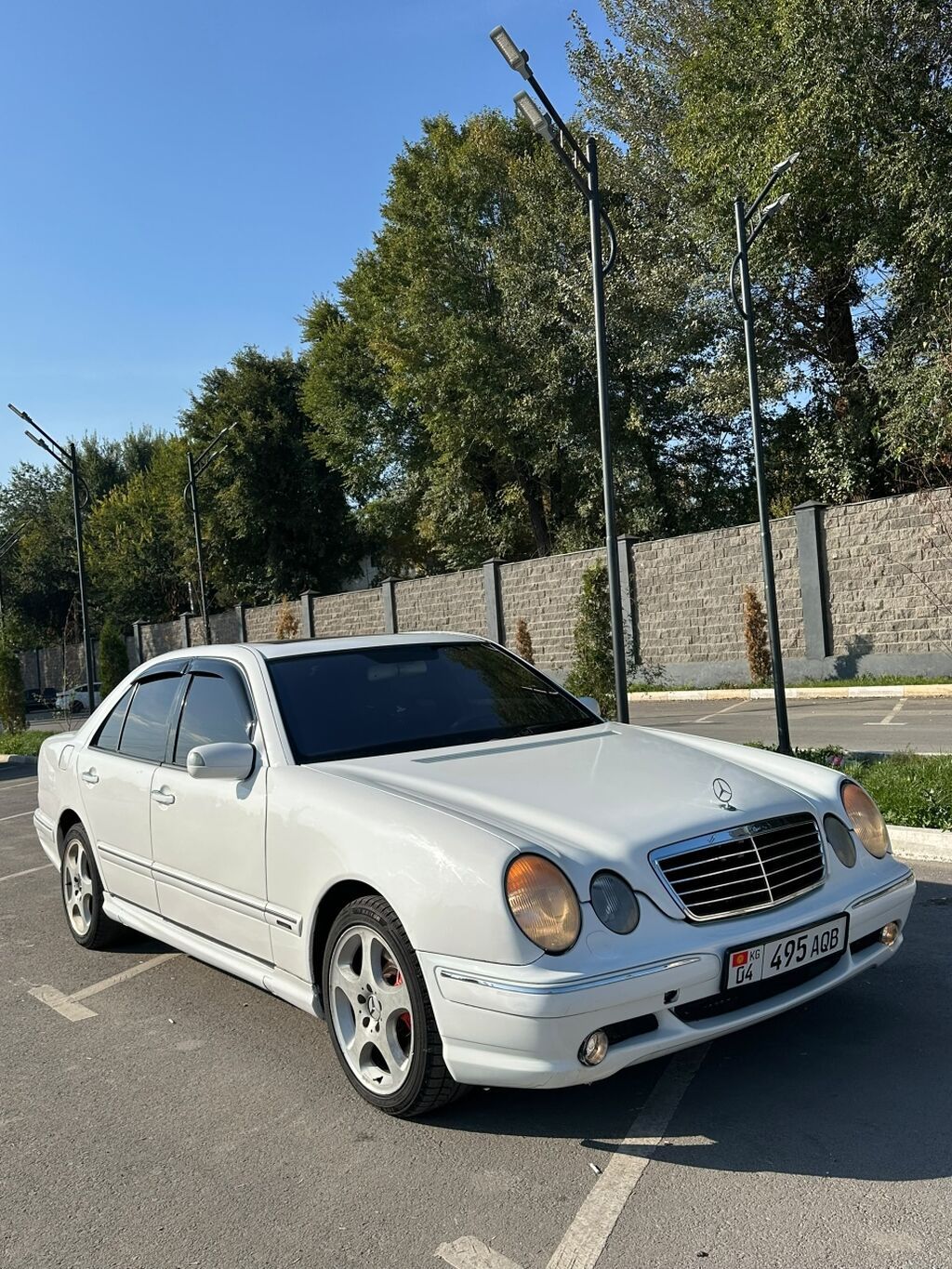 Mercedes-Benz E-Class: 1998 г., 4.3 л, Автомат, Бензин, Седан: фото 2