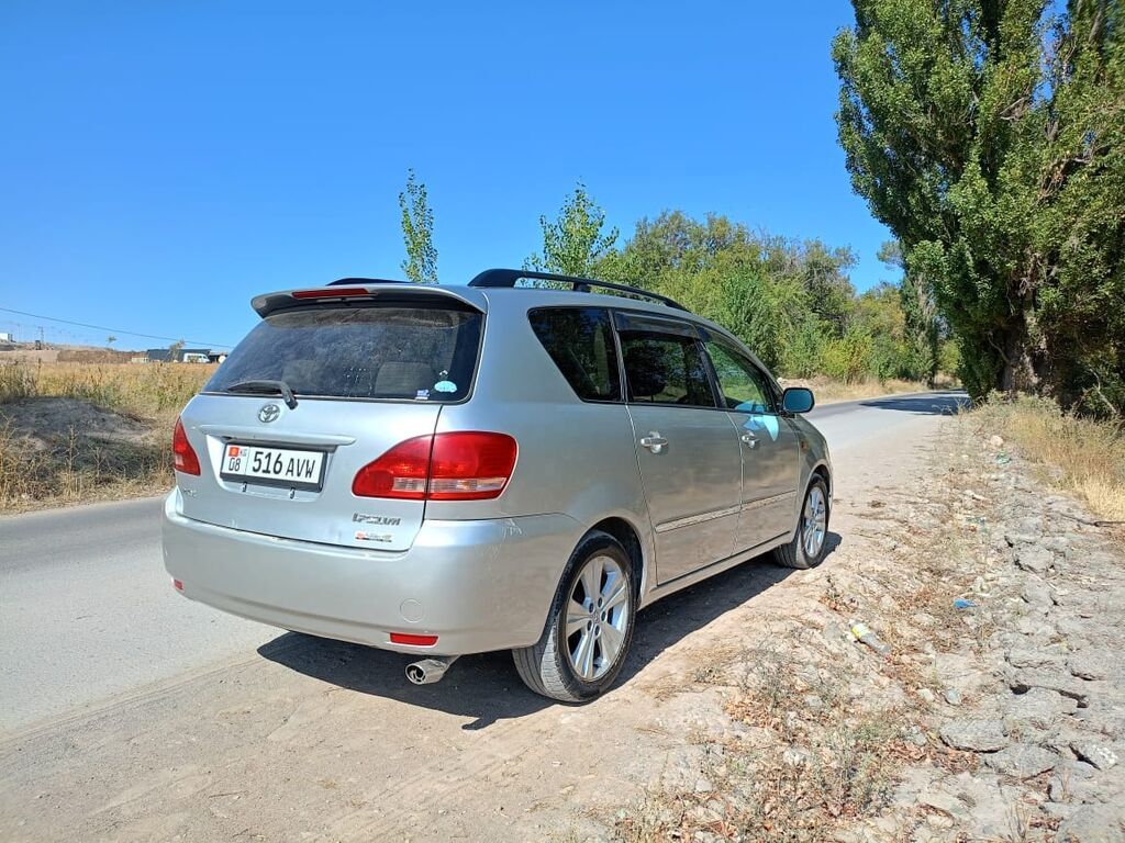 Toyota Ipsum: 2001 г., 2.4 л, Автомат, Бензин, Минивэн: фото 4