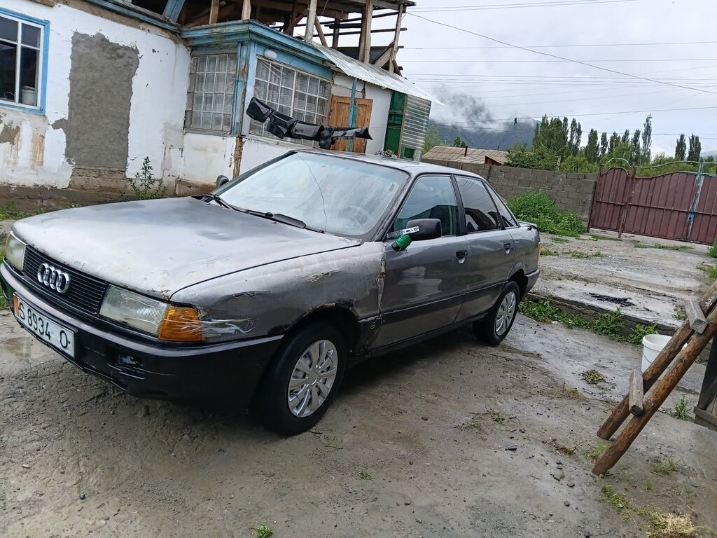 Audi 80: 1992 г., 2 л, Механика, Бензин, Седан: фото 3