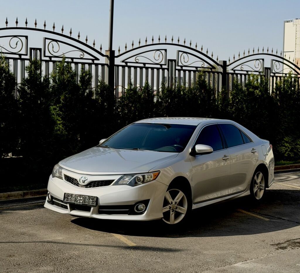 Toyota Camry: 2012 г., Автомат, Бензин, Седан: фото 1