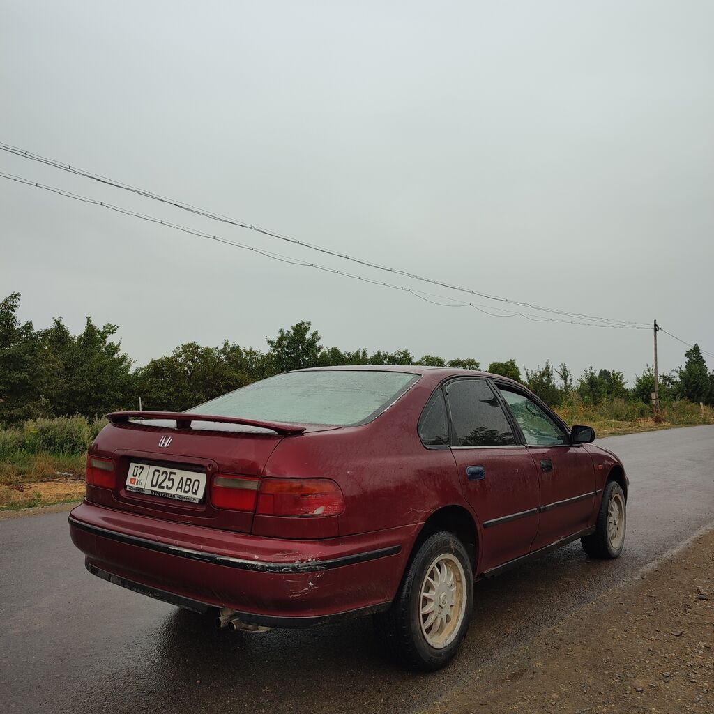 Honda Accord: 1994 г., 2 л, Механика, Бензин, Седан: фото 3