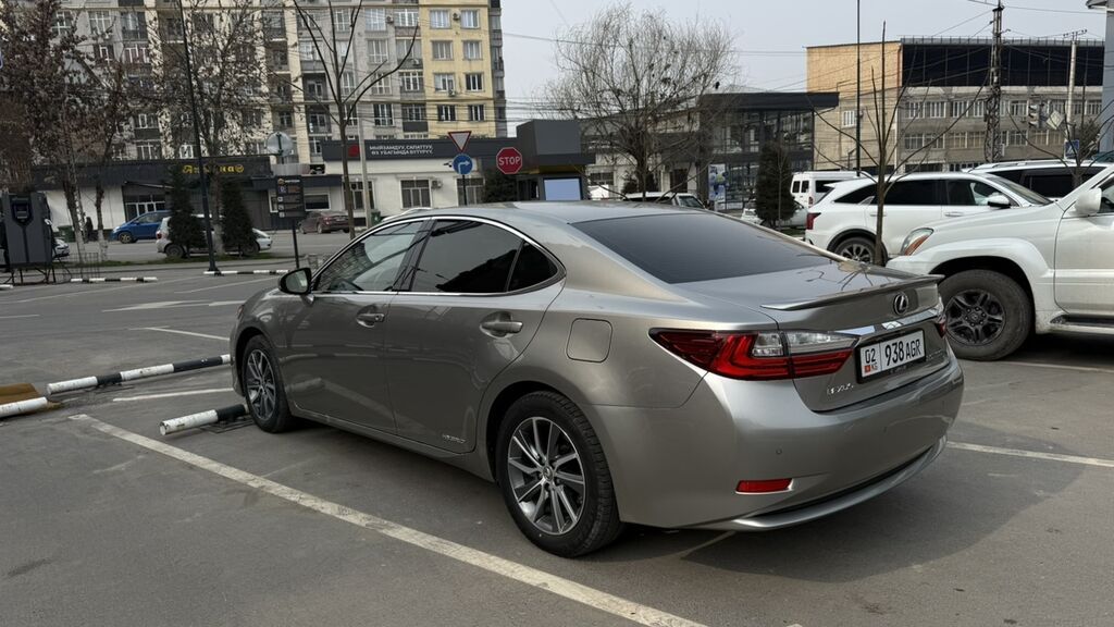 Lexus ES: 2018 г., 2.5 л, Вариатор, Гибрид, Седан: фото 2