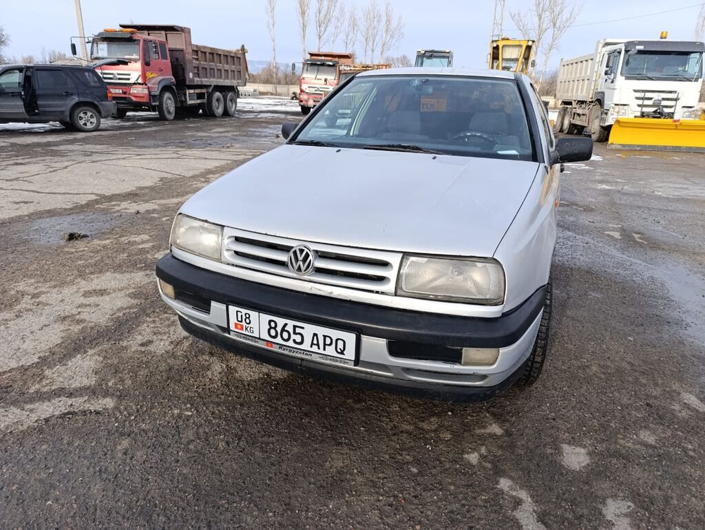 Volkswagen Vento: 1994 г., Седан: фото 6